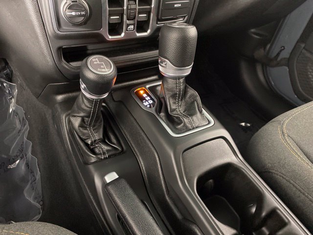 Used 2026 Jeep Wrangler Unlimited Sahara AWD/4WD image 31