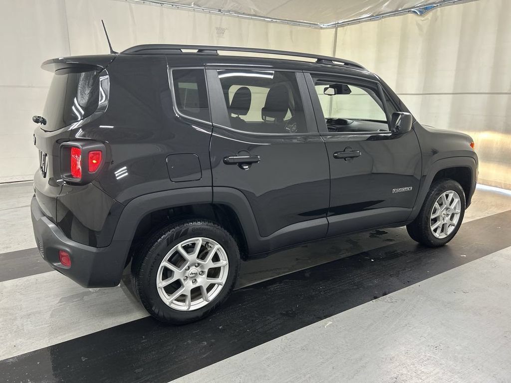 Used 2023 Jeep Renegade Latitude w/ Premium Group AWD/4WD image 2