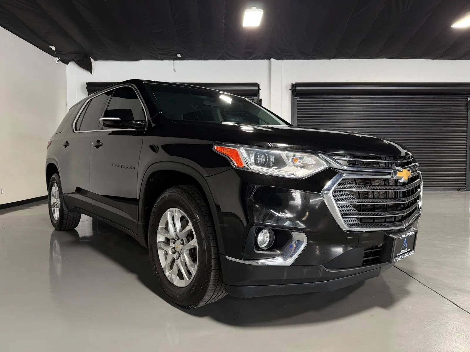 Used 2020 Chevrolet Traverse LT w/ LPO, Cargo Package FWD image 3