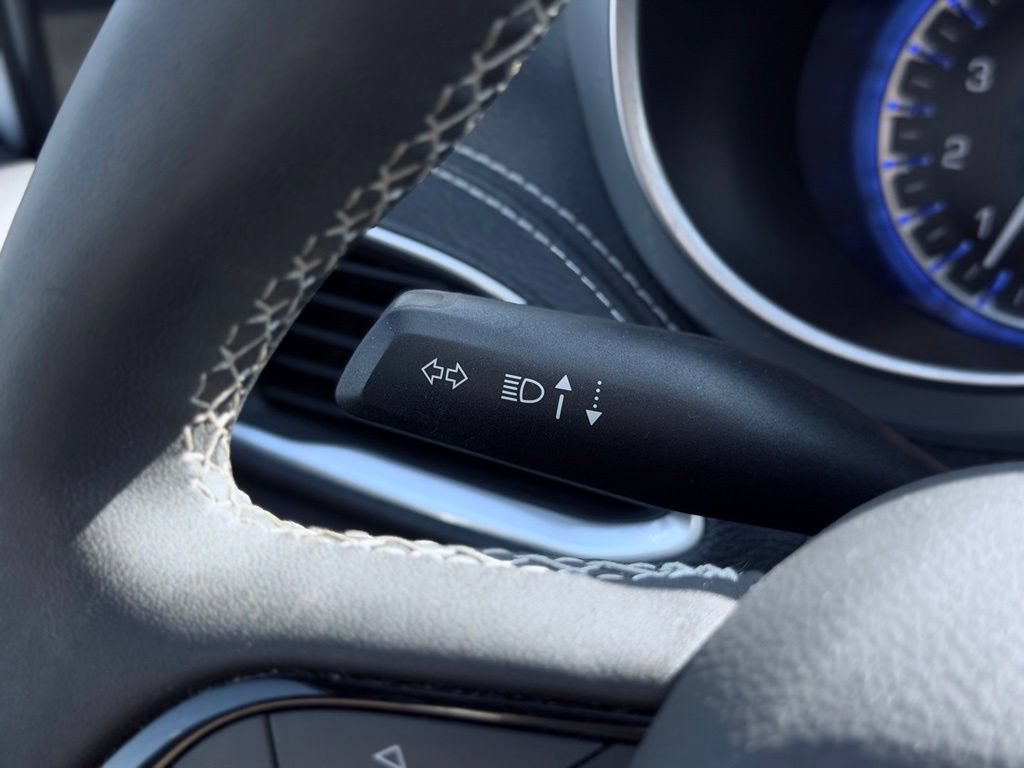 Used 2025 Chrysler Pacifica Limited FWD image 40