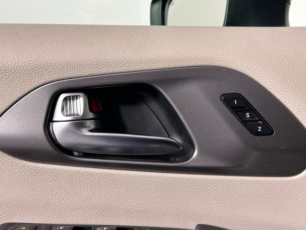 Used 2023 Chrysler Pacifica Touring-L image 33