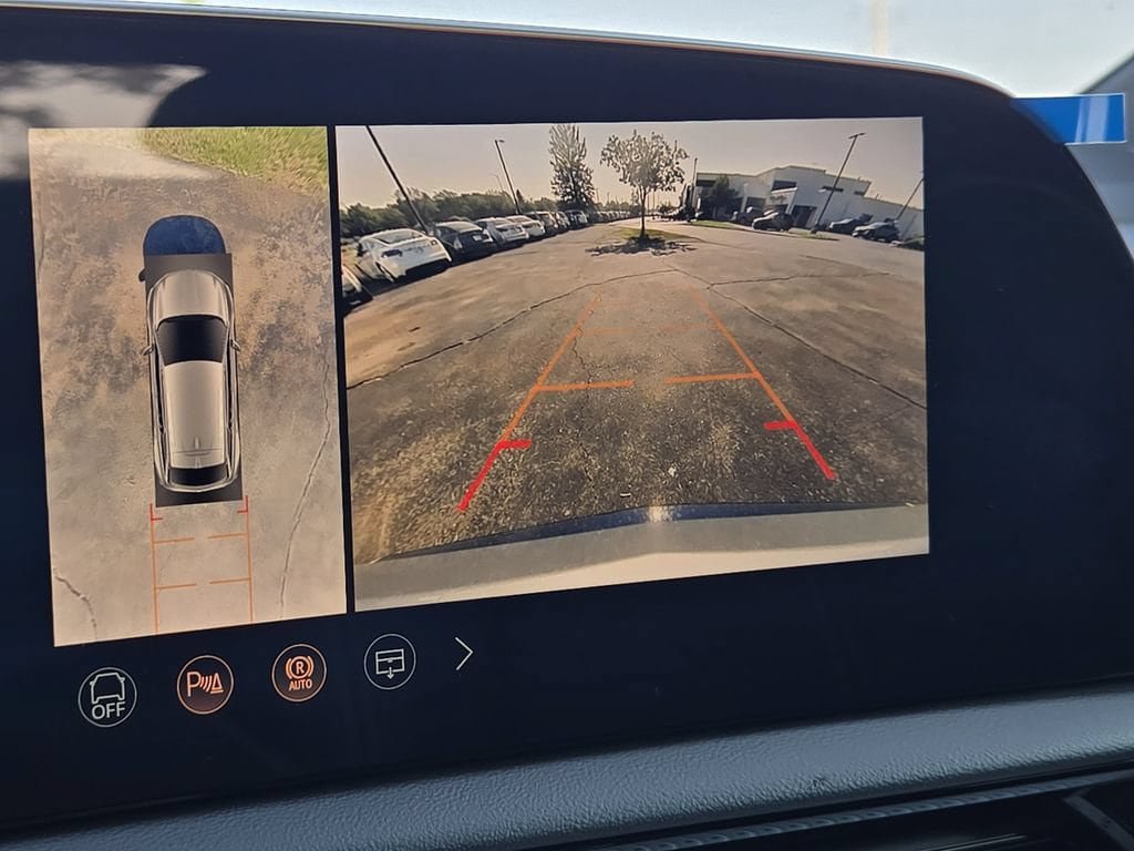 New 2027 Cadillac Optiq Luxury AWD/4WD image 11