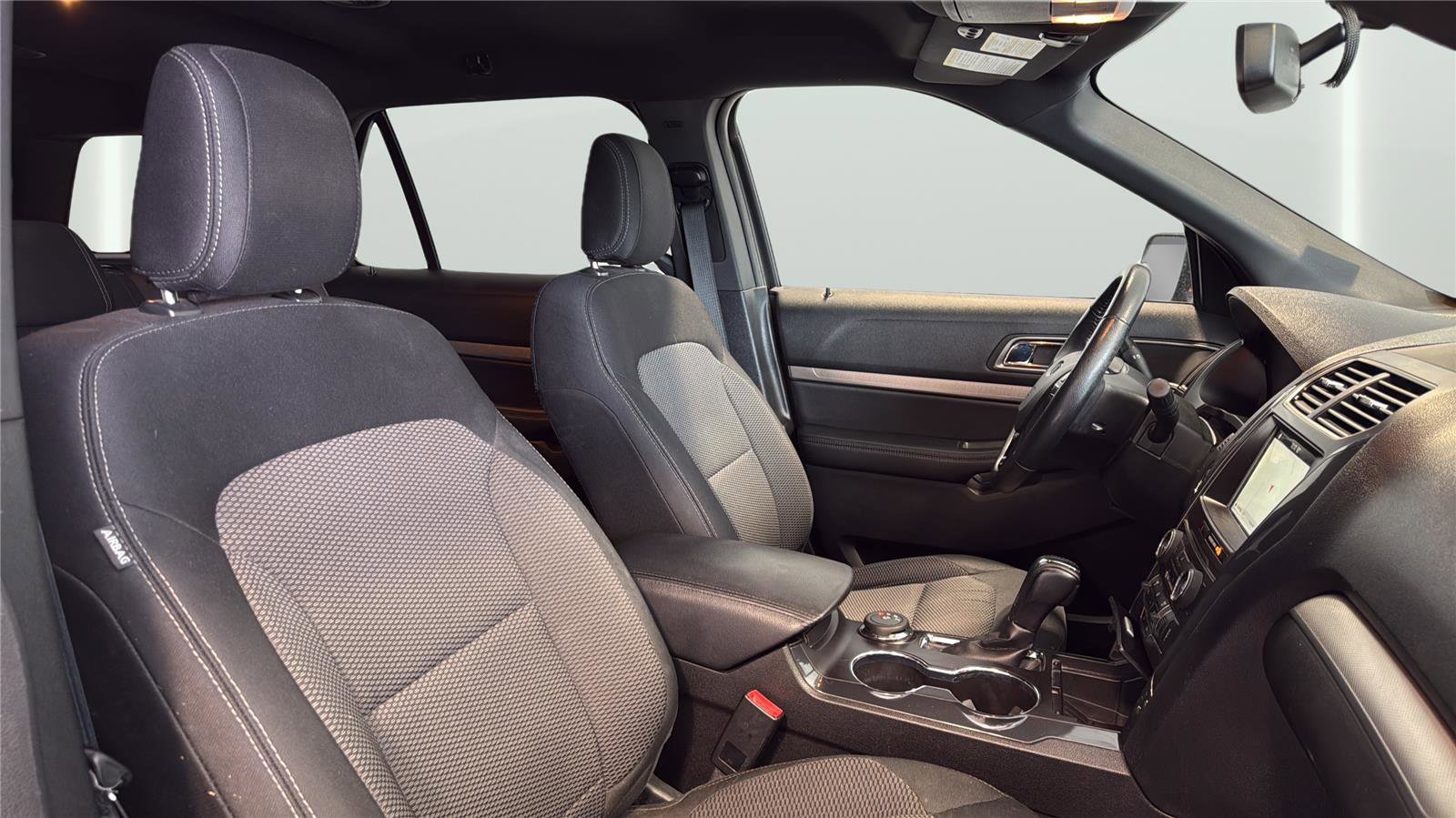 Used 2018 Ford Explorer XLT w/ Equipment Group 201A AWD/4WD image 14