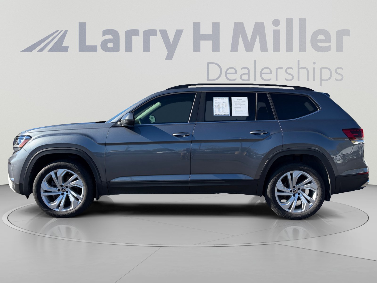 Used 2023 Volkswagen Atlas SE w/ Panoramic Sunroof Package AWD/4WD image 2