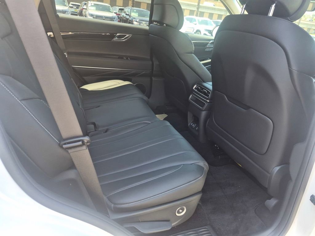 Used 2026 Genesis GV80 2.5T RWD image 27