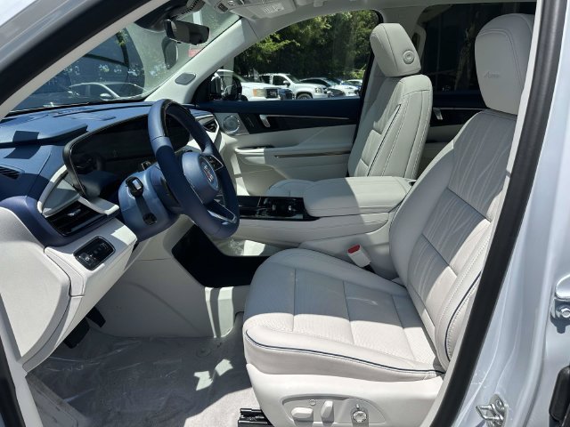 New 2026 Buick Enclave Avenir w/ Super Cruise Package FWD image 9