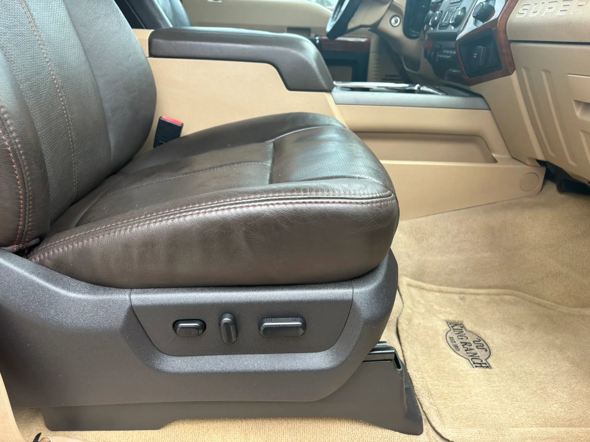 Used 2016 Ford F250 King Ranch w/ FX4 Off-Road Package AWD/4WD image 28