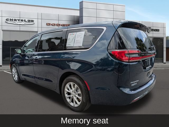 Used 2024 Chrysler Pacifica Touring-L AWD/4WD image 5