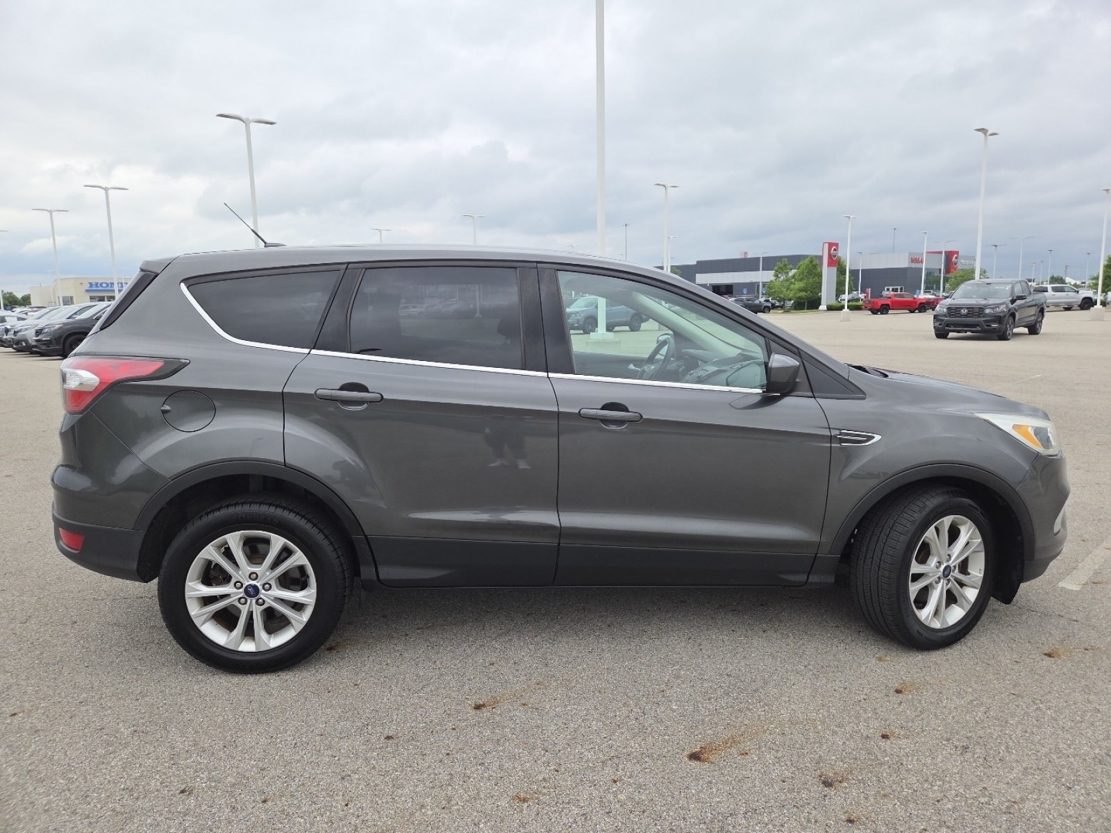 Used 2017 Ford Escape SE w/ SE Cold Weather Package FWD image 17