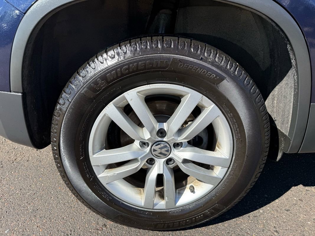 Used 2013 Volkswagen Tiguan S image 11