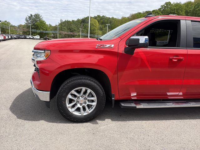 Used 2025 Chevrolet Silverado 1500 LT w/ Z71 Off-Road Package AWD/4WD image 9