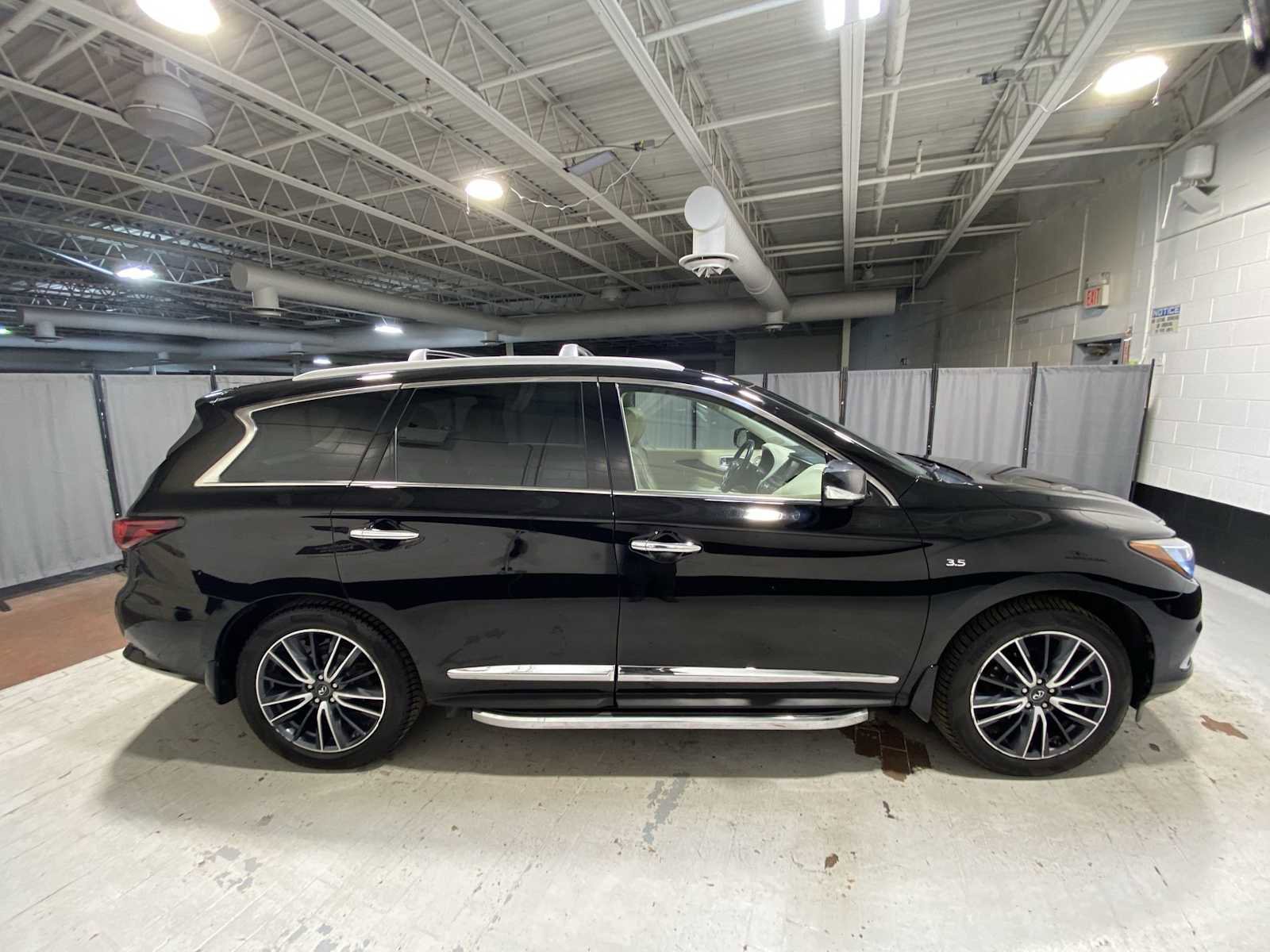 Used 2017 INFINITI QX60 FWD w/ Deluxe Technology Package image 27