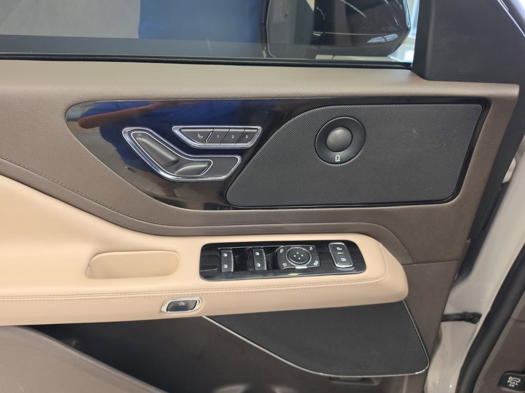 Used 2024 Lincoln Aviator Reserve w/ Equipment Group 201A image 17