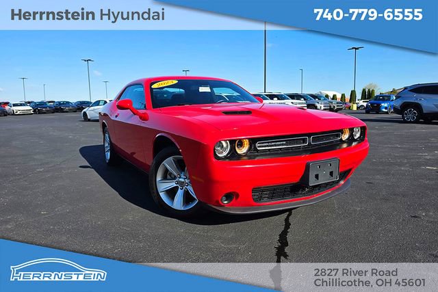 Used 2023 Dodge Challenger SXT RWD image 1