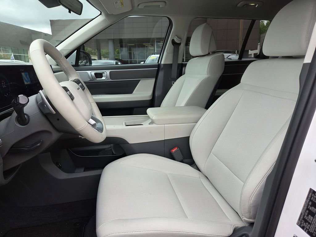 Used 2026 Hyundai Santa Fe SE FWD image 13