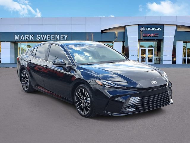 Used 2025 Toyota Camry XLE image 3