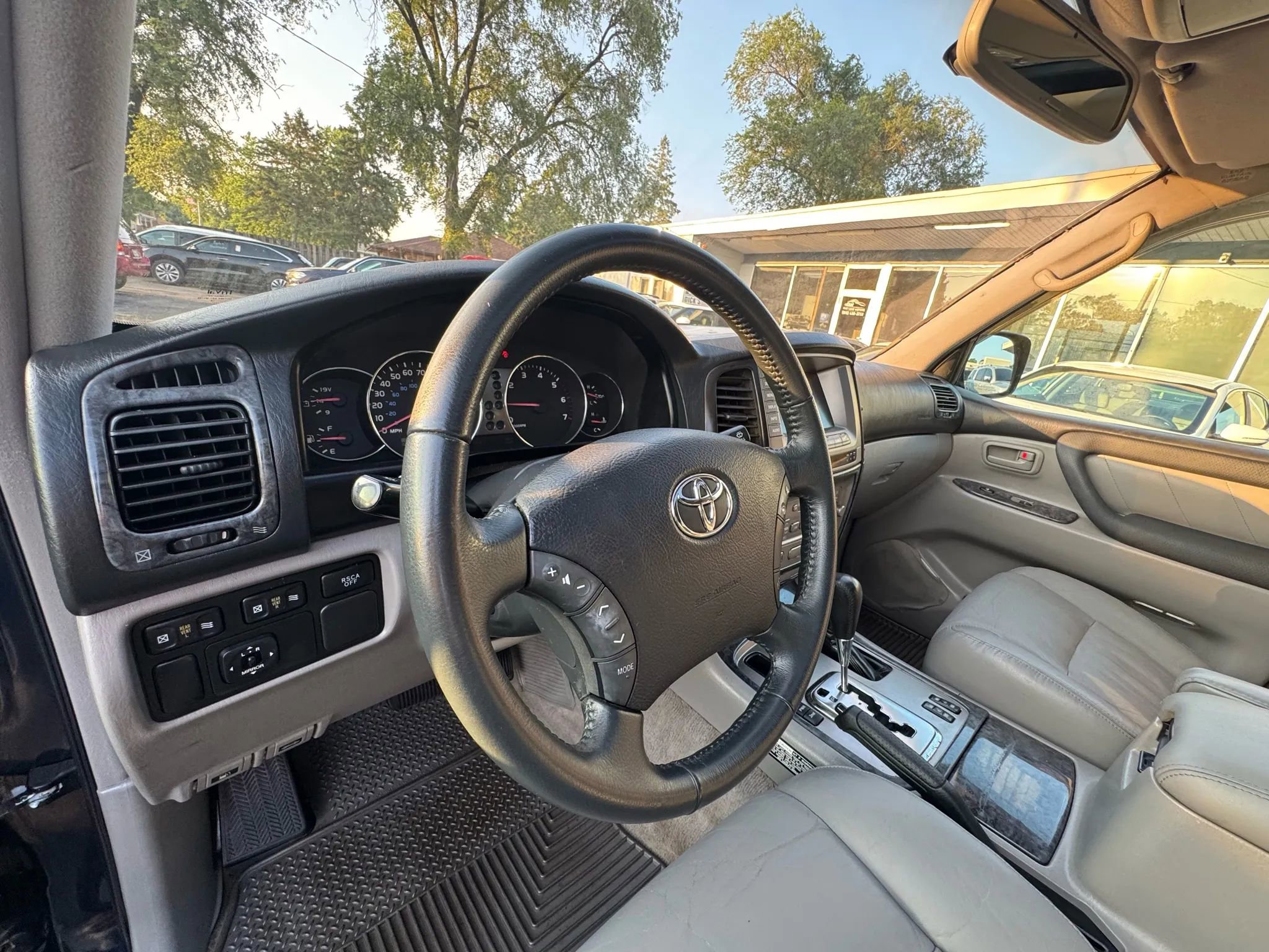 Used 2004 Toyota Land Cruiser image 9