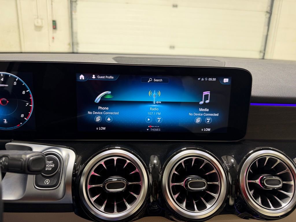 Used 2022 Mercedes-Benz GLB 250 4MATIC w/ Premium Package Lite image 15