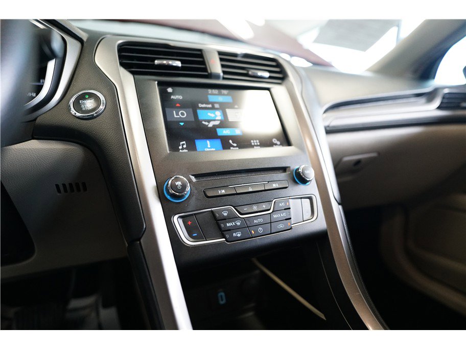 Used 2017 Ford Fusion SE w/ Fusion SE Technology Package FWD image 20