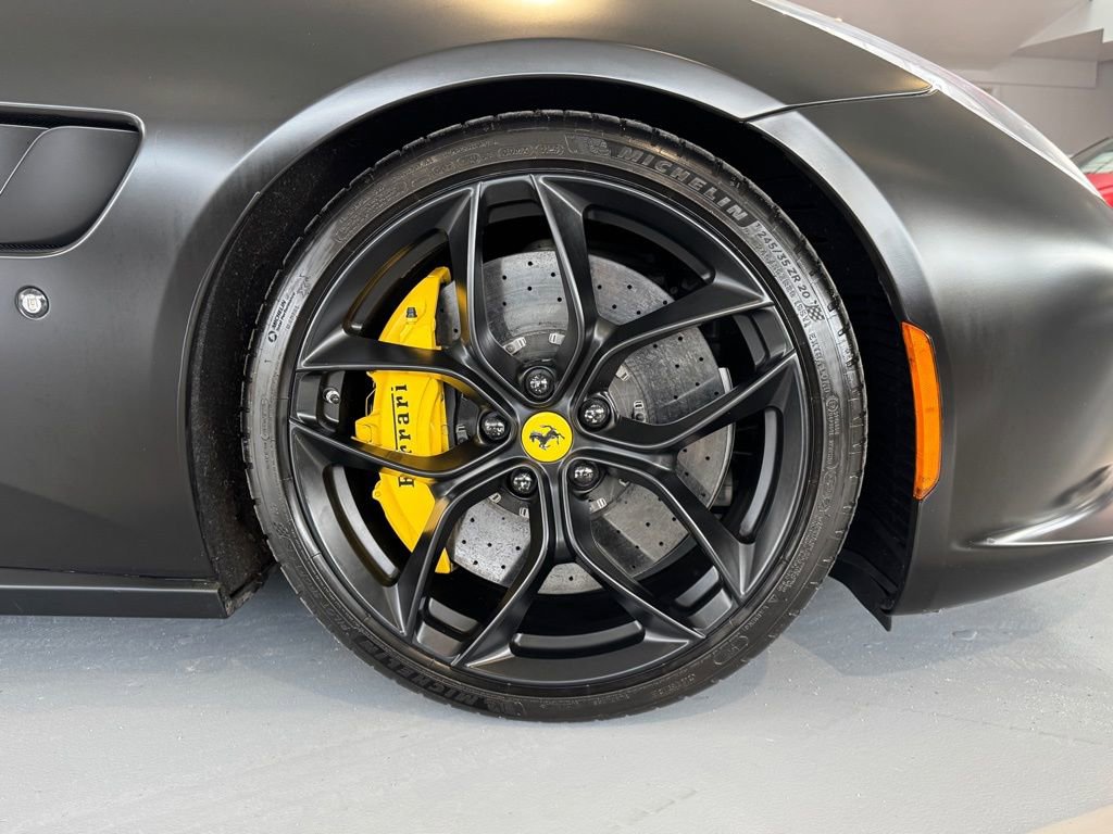 Used 2018 Ferrari GTC4Lusso T image 19