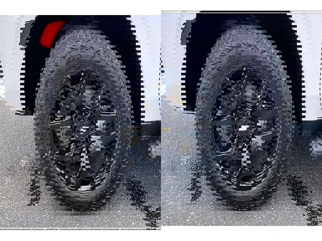 Used 2022 Chevrolet Suburban Z71 w/ Z71 Off-Road Package image 9