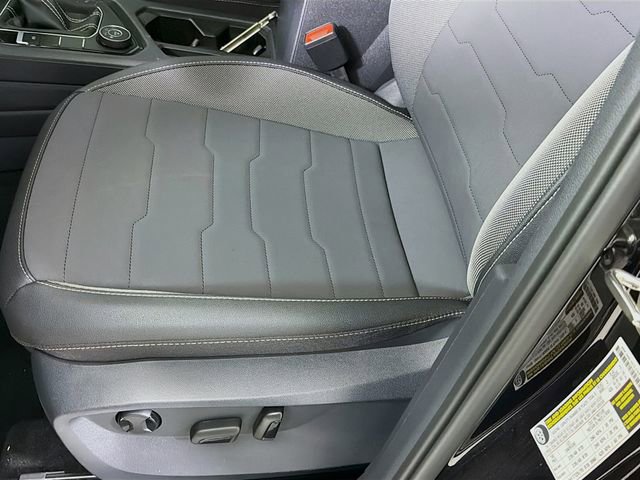 New 2025 Volkswagen Taos SE image 20