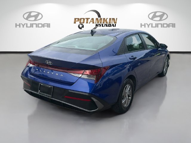 Certified 2025 Hyundai Elantra SE FWD image 6