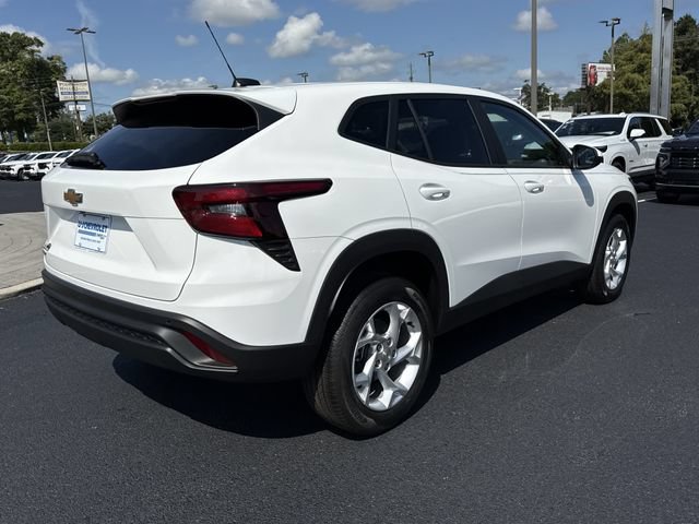 New 2026 Chevrolet Trax LS w/ LS Convenience Package FWD image 3