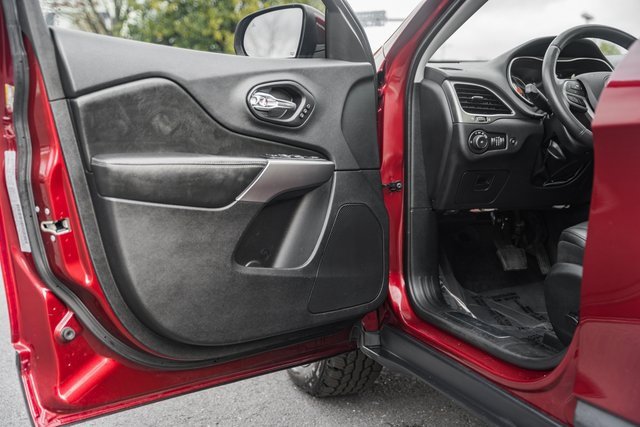 Used 2019 Jeep Cherokee Limited image 41