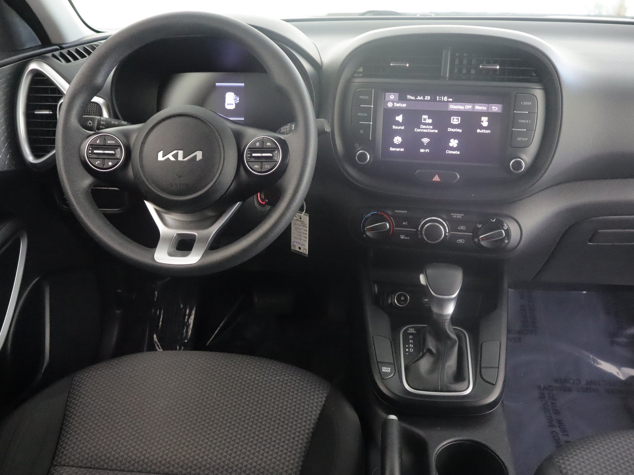 Used 2023 Kia Soul LX w/ LX Technology Package FWD image 2