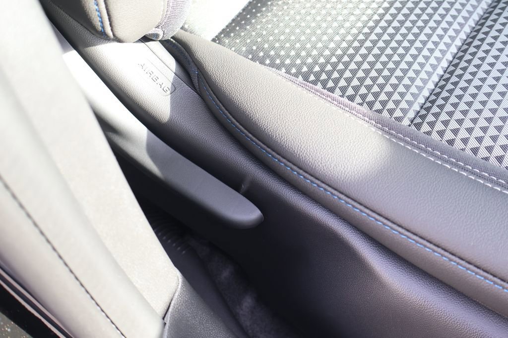 New 2026 Chevrolet Trax LT w/ Sunroof Package FWD image 45