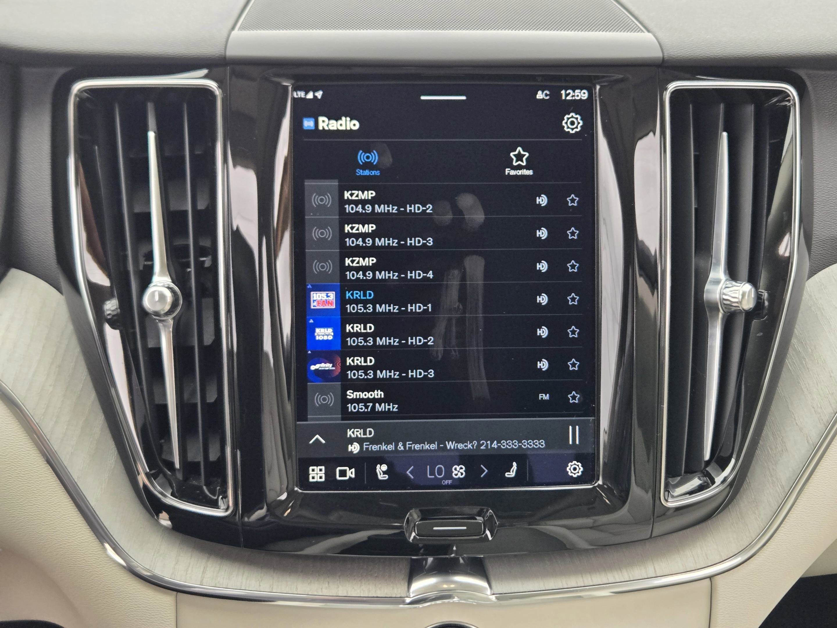 Used 2023 Volvo XC60 B5 Plus w/ Climate Package image 24