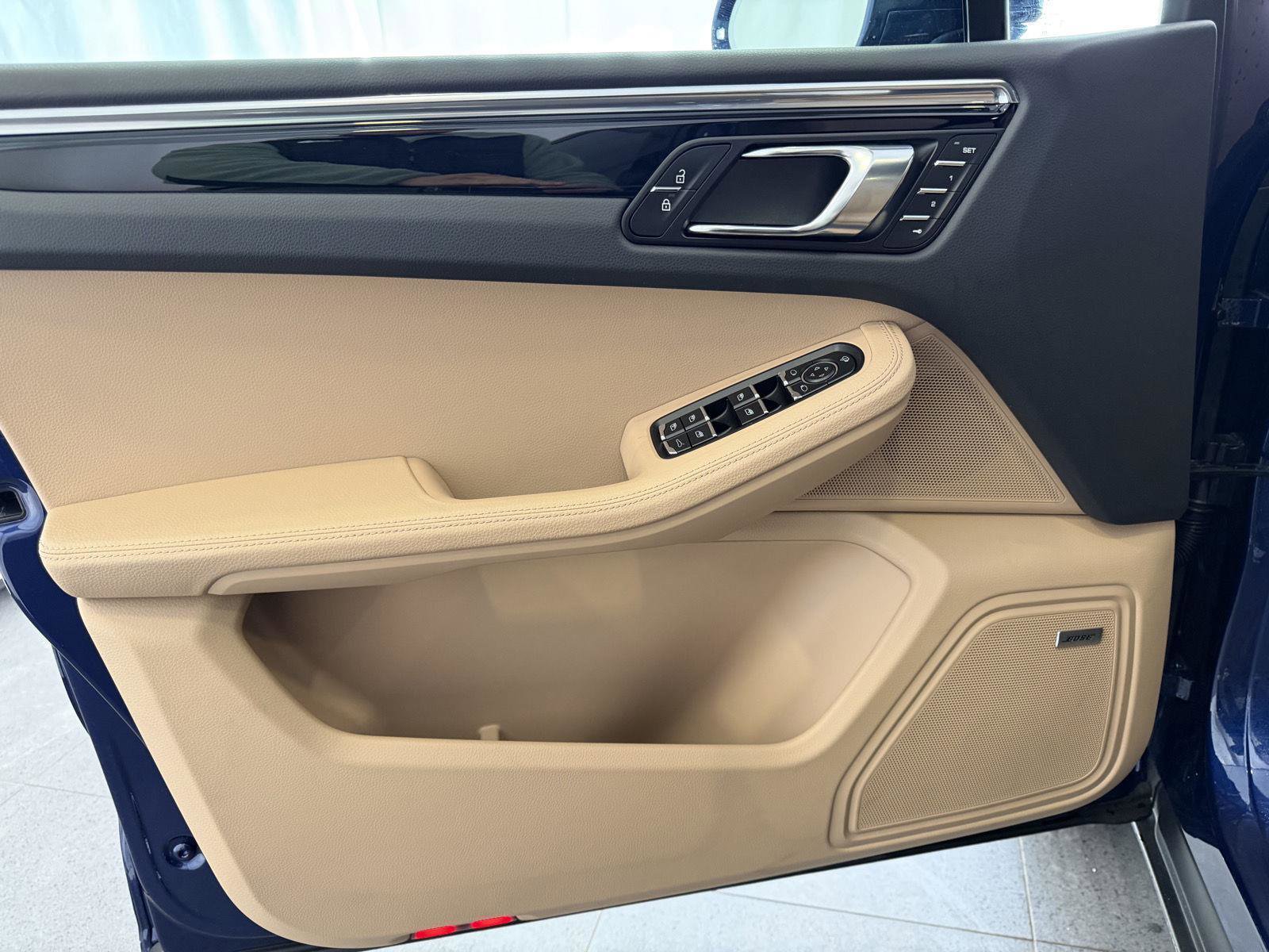 Certified 2025 Porsche Macan Turbo image 15