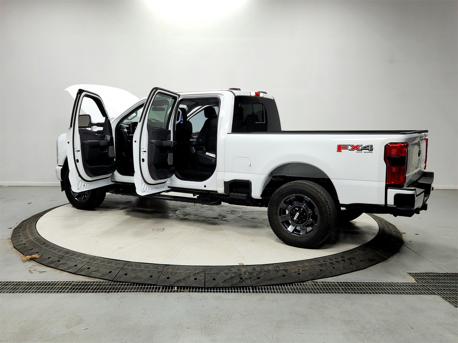 Used 2024 Ford F250 Lariat w/ Sport Appearance Package image 13