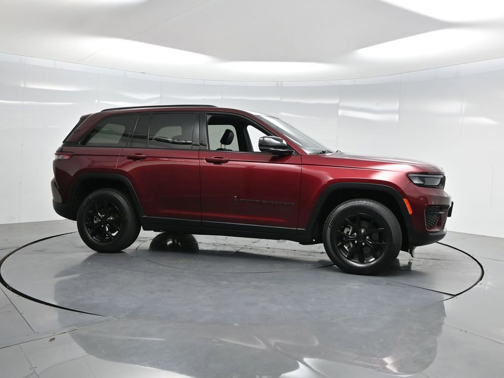Used 2024 Jeep Grand Cherokee Altitude image 29
