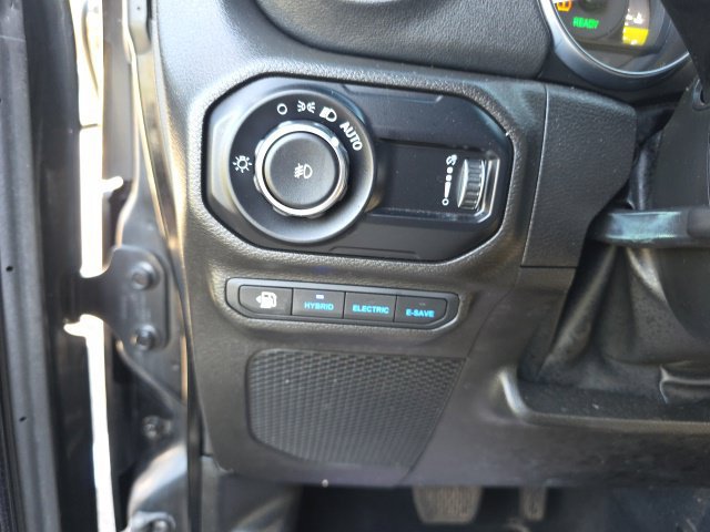 Used 2023 Jeep Wrangler Unlimited Sahara w/ Cold Weather Group AWD/4WD image 18