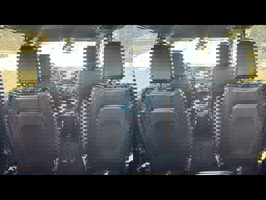 Used 2025 Chrysler Pacifica Select image 26