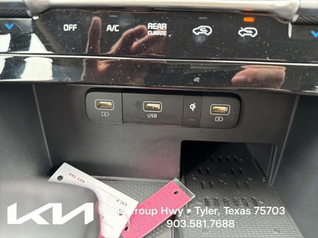 Used 2024 Kia Carnival EX FWD image 21