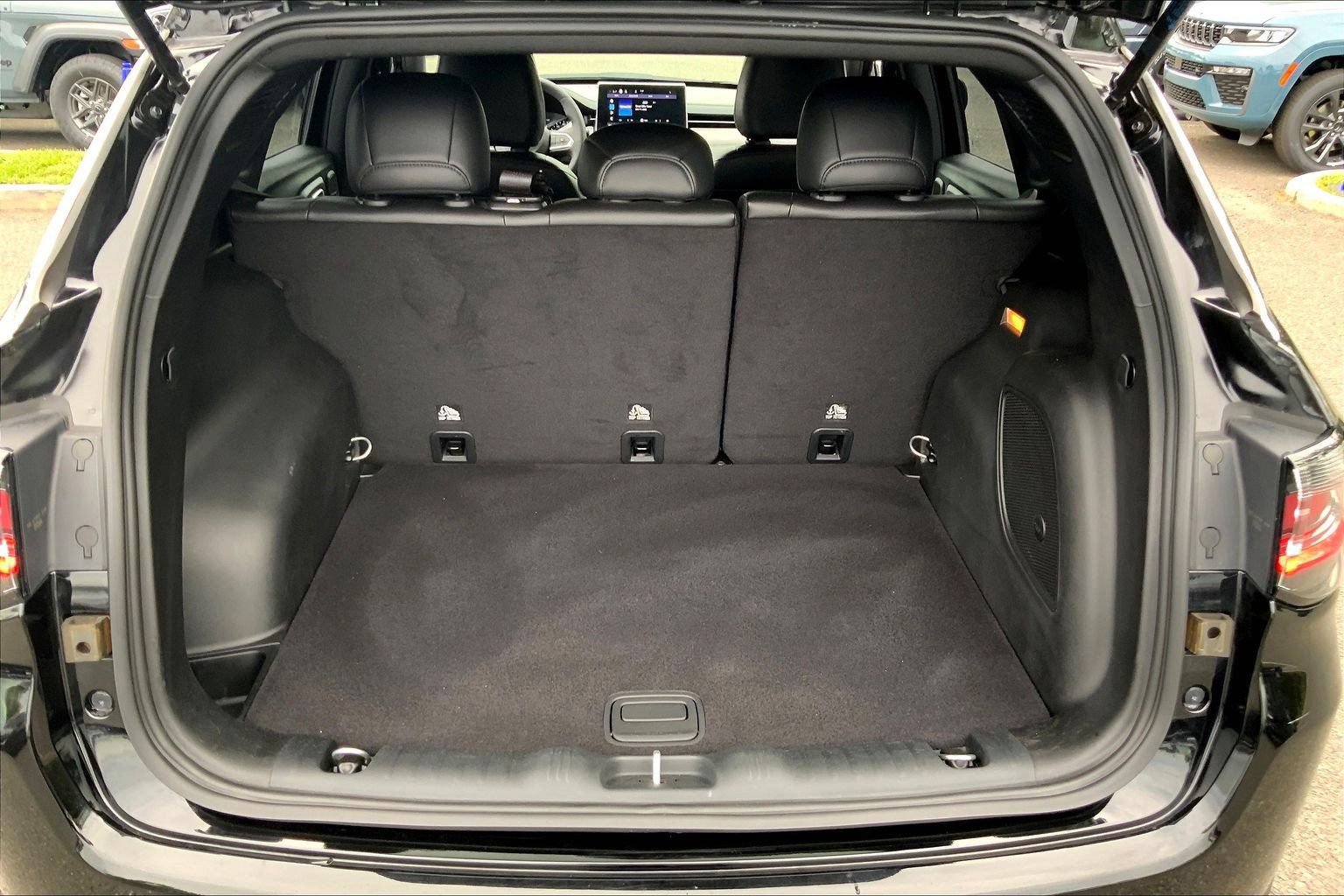 Certified 2023 Jeep Compass Latitude w/ Sun and Sound Group AWD/4WD image 30