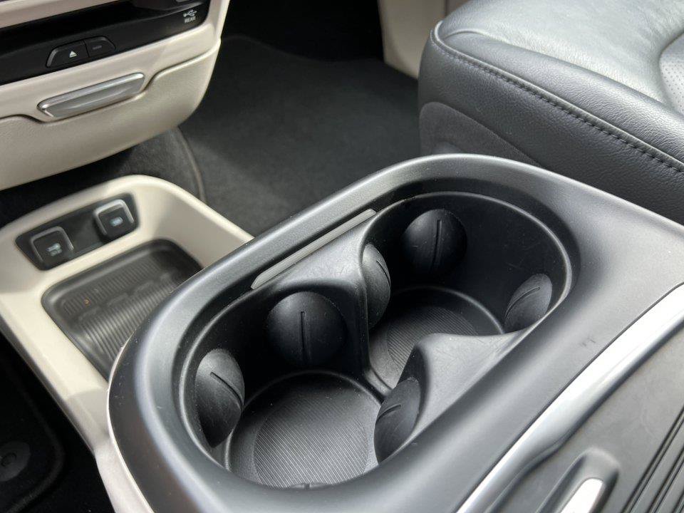 Used 2020 Chrysler Pacifica Touring-L Plus w/ Advanced Safetytec Group FWD image 28