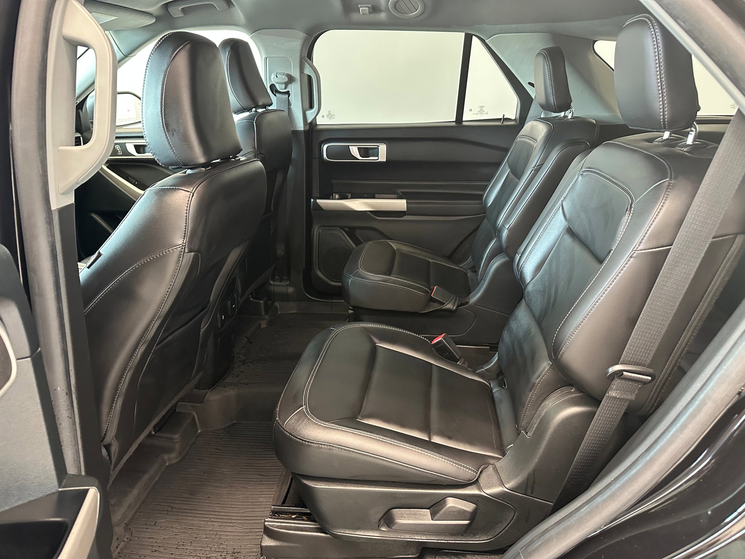Used 2023 Ford Explorer XLT w/ Equipment Group 202A image 13