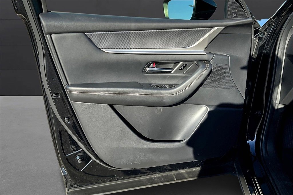 Certified 2025 MAZDA CX-70 3.3 Turbo w/ Preferred Package image 16