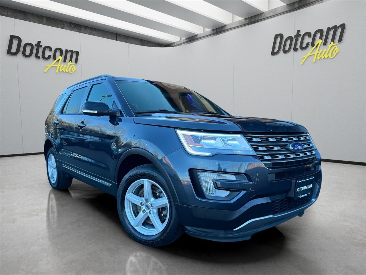 Used 2017 Ford Explorer XLT AWD/4WD image 16