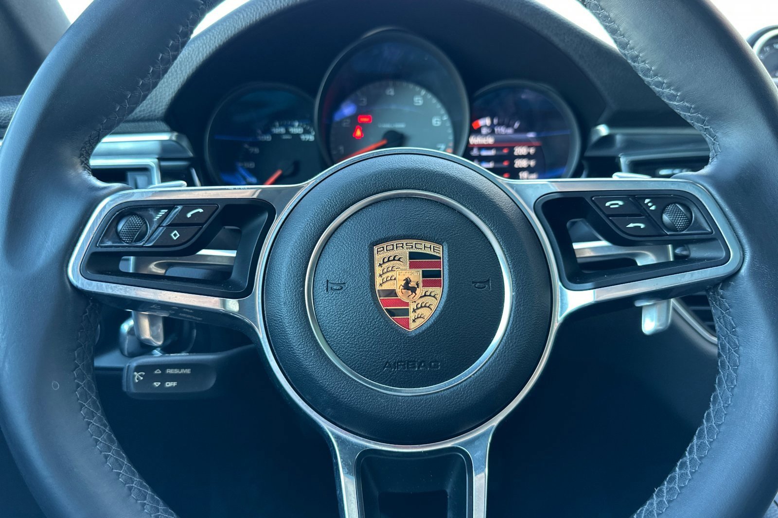 Used 2018 Porsche Macan S image 23