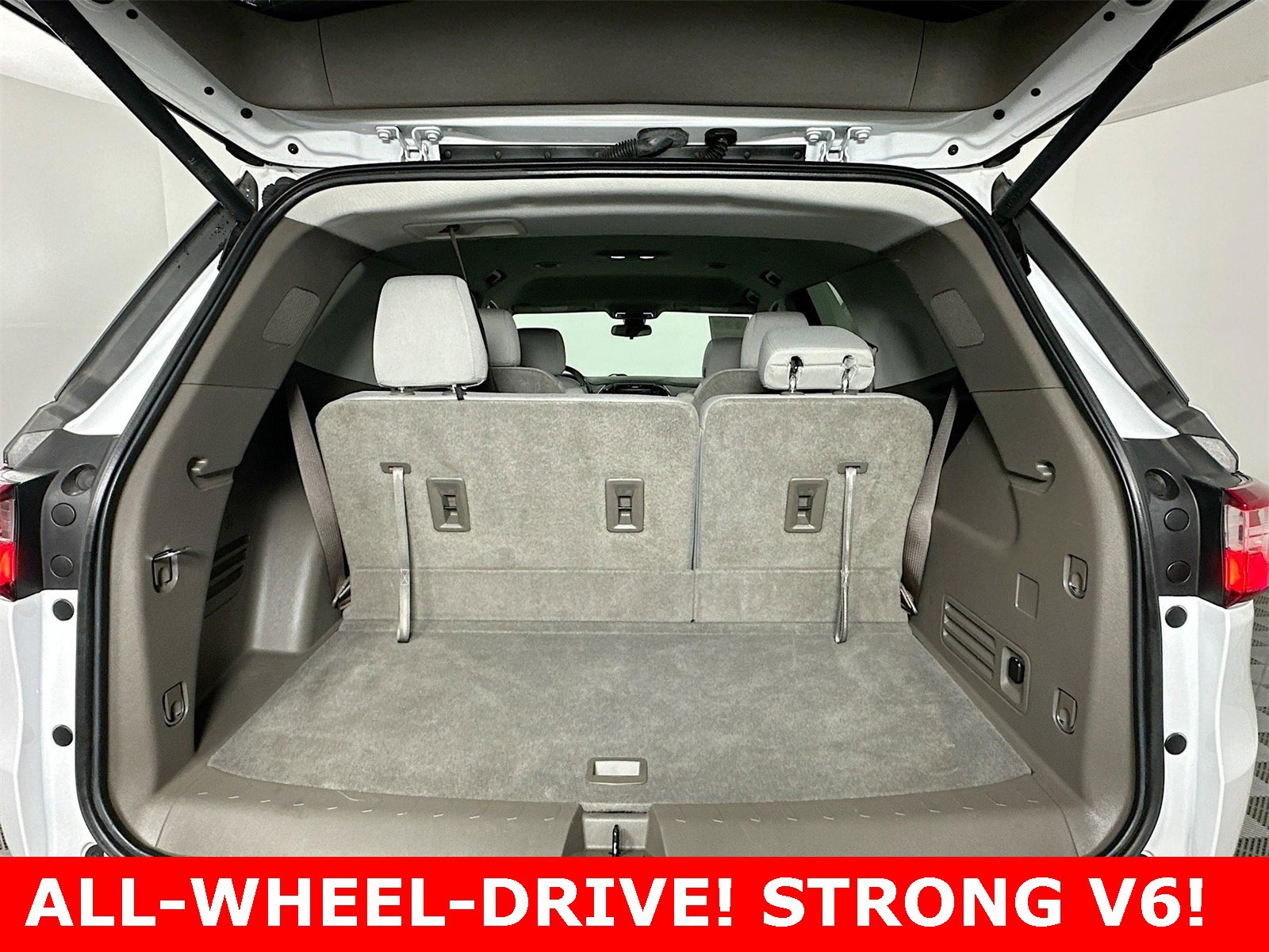 Used 2021 Chevrolet Traverse LT image 31