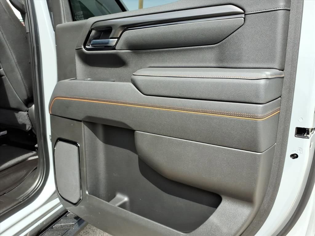 Used 2025 GMC Sierra 1500 AT4 w/ AT4 Premium Package image 15