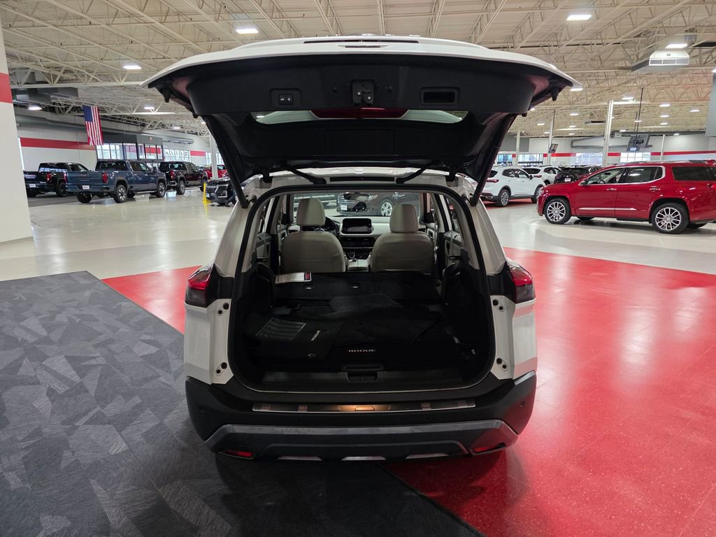 Used 2023 Nissan Rogue SL w/ SL Premium Package image 5