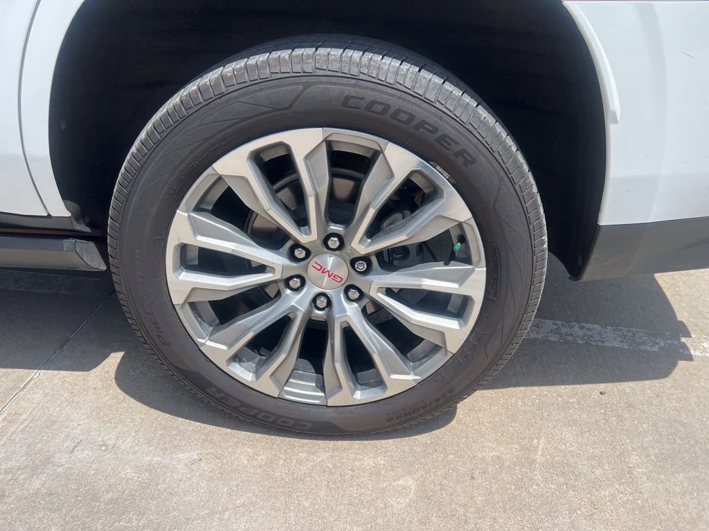 Used 2021 GMC Yukon Denali w/ Denali Premium Package AWD/4WD image 5