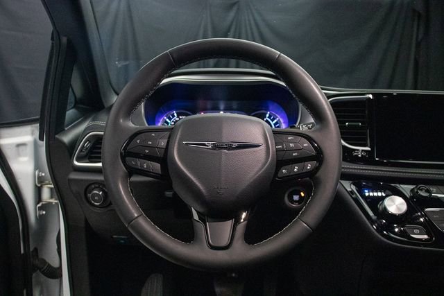 Used 2024 Chrysler Pacifica Select FWD image 17