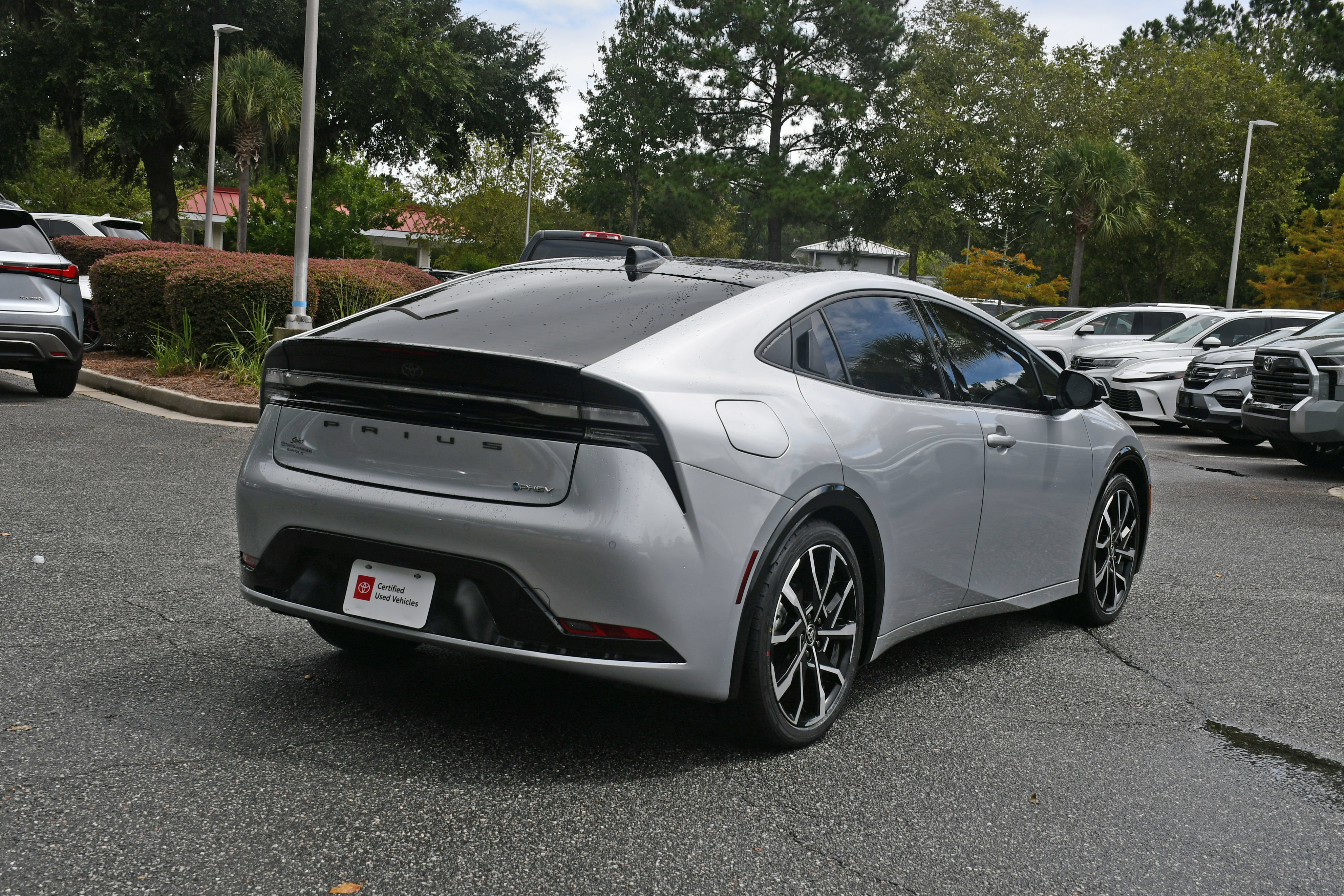 Certified 2025 Toyota Prius Plug-In Hybrid FWD image 4